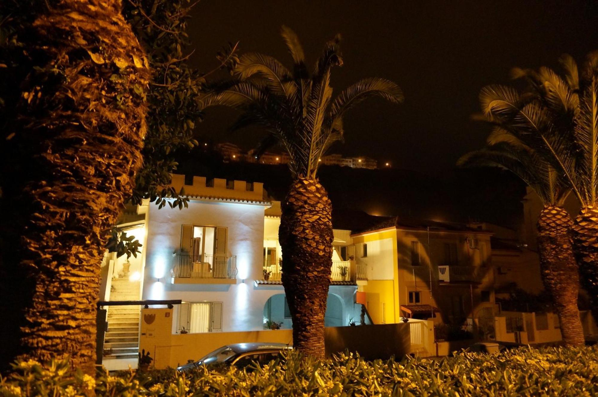 Villino Erminia - Seaside Art b&b Pizzo  Esterno foto